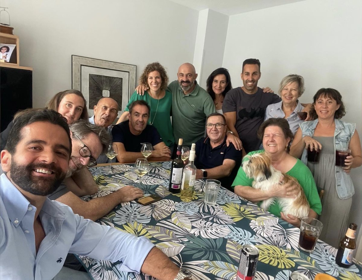 gonzalolopezcu's tweet photo. Agradecido por recargar baterías con mi familia paterna 🇪🇸 Feliz por verlos #LosLópez #Madrid #España #Poyus ¡Gracias, Primo Ramón, por ser extraordinario anfitrión! https://t.co/C7I45DpA0t