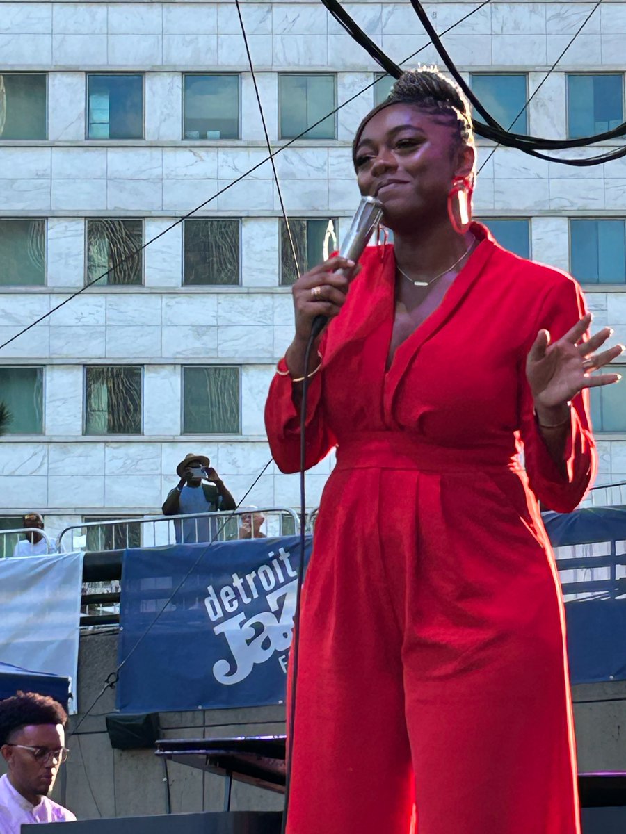 detroitjazzfest's tweet photo. A full house for Samara Joy, the last show at the @Carhartt Amphitheater Stage for this year's Detroit Jazz Festival presented by @DirtyDogJazz Cafe! She has the crowd eating out of her hand, and for good reason – TWO Grammys for her debut album. She's something special. https://t.co/vRNtrgjSCQ
