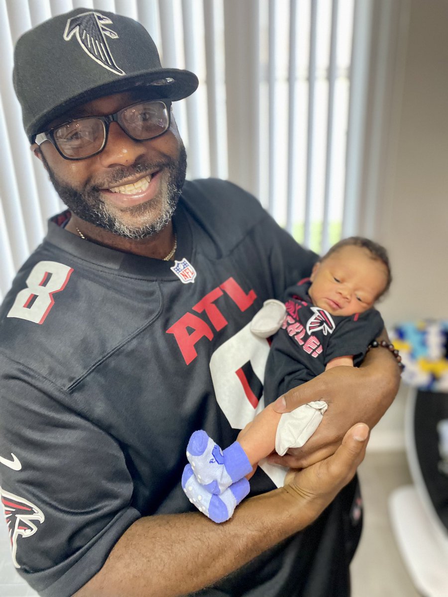 With the first round pick of the 2042’ish  NFL Draft the Atlanta Falcons select John Kenneth Reed III University of (Full ride scholarship👨🏾‍🎓) <a href="/AtlantaFalcons/">Atlanta Falcons</a> #dirtybirds ( I am being funny but let me pin this just in case) 🤣