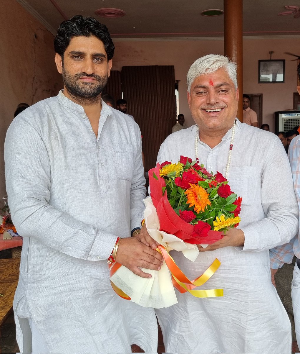 ravibattan1's tweet photo. बड़े भाई प्रदेश महामंत्री वेदपाल जी को जन्मदिन कि बहुत बहुत बधाई और शुभकामनाए। ईश्वर आपको दीर्घ आयु व उत्तम स्वास्थ्य प्रदान करें तथा सभी मनोकानाएं पुर्ण करें।
#vedpal #HappyBirthday https://t.co/vCN2s2JmiD