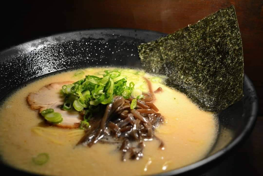Bistrotaiyo's tweet photo. Have you ever tried Taiyo's Ramen?
ビストロ太陽のラーメンは絶品！
写真は「オリジナル豚骨ラーメン」と「豚骨担々麺」です。
他にも数種類あるのでぜひ食べに来てみてください🙇 https://t.co/70QFkoa0R3