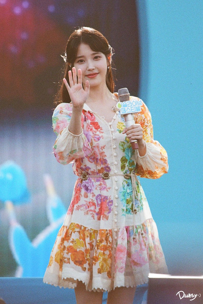 duesy_09's tweet photo. 230902 자라섬 이슬라이브 아이유 with 필름카메라 (2) - Duesy
#아이유 #이지은 #IU #dlwlrma #참이슬 #이슬라이브 https://t.co/VJKm0KqPLh