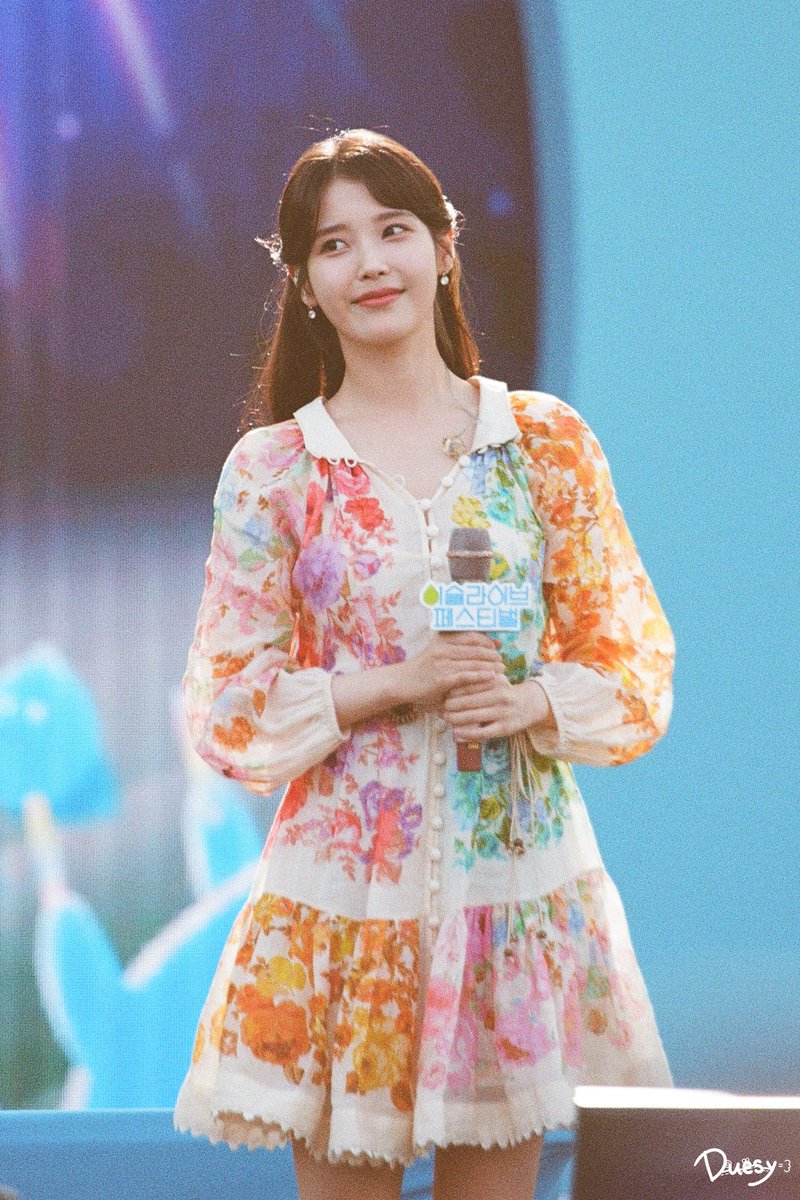 duesy_09's tweet photo. 230902 자라섬 이슬라이브 아이유 with 필름카메라 (2) - Duesy
#아이유 #이지은 #IU #dlwlrma #참이슬 #이슬라이브 https://t.co/VJKm0KqPLh