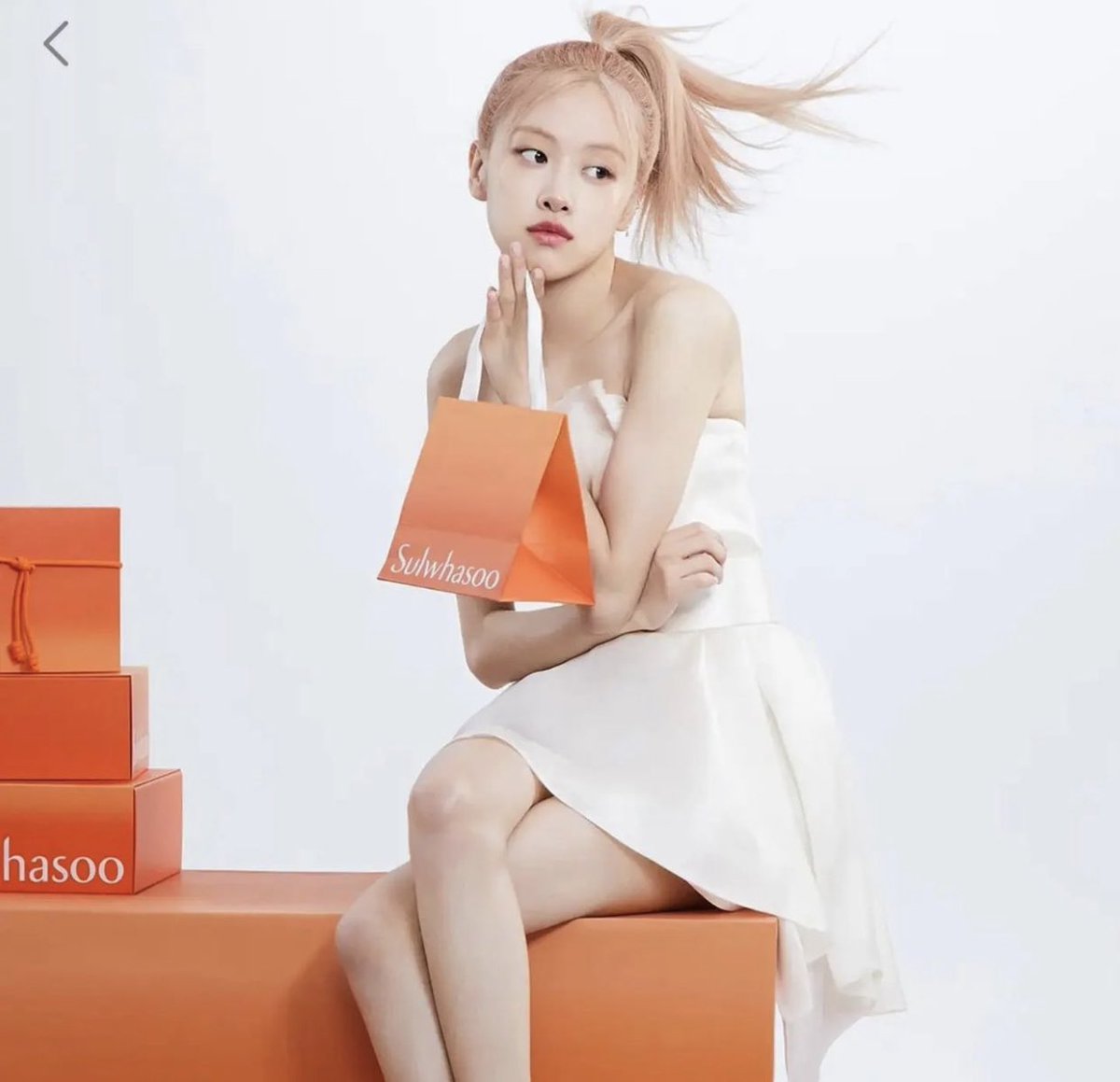 BBU_BLACKPINK's tweet photo. #ROSÉ of @BLACKPINK for Sulwhasoo! 

#ROSÉxSULWHASOO @SulwhasooKR 
#BLACKPINK #BreakTudoAwards https://t.co/VNwJ31g92g