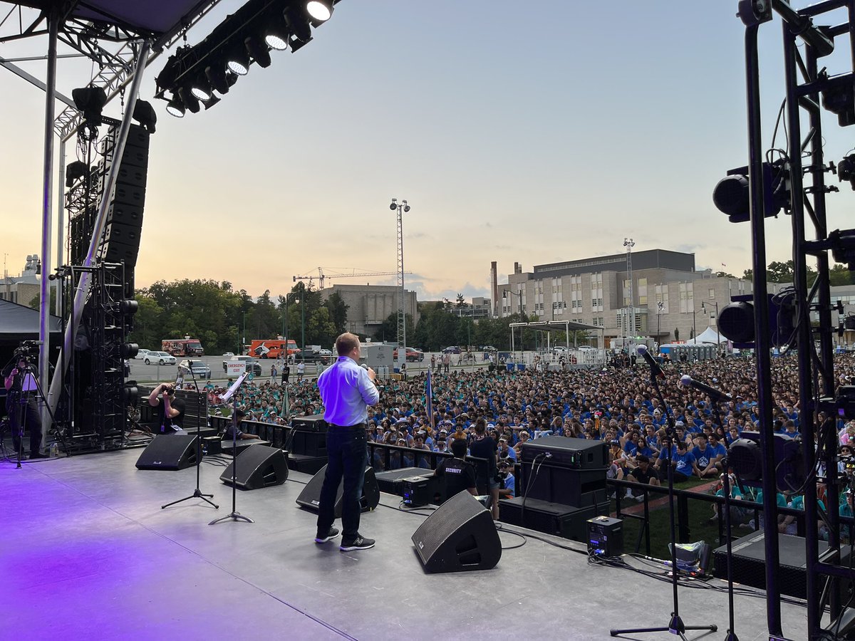 25 years ago I moved to London, Ontario to attend @WesternU. 

I fell in love with this amazing city and I never left. 

Tonight I got to welcome Western’s incoming class as Mayor of this city.

#ldnont @WesternUSC #oweek2023