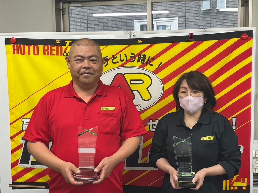 autorent_1996's tweet photo. 昨日、本社ビルにて「28期永年勤続表彰式」が開催され、対象者へ賞状・記念品の贈呈がありました✨
おめでとうございます😊今後益々のご活躍を期待しております😆❗️
#オートレント #高所作業車 #勤続10年 #永年勤続表彰 #表彰式 #記念 #おめでとう #おめでとうございます㊗️ #これからもよろしく https://t.co/AHUZvTJ8Cn