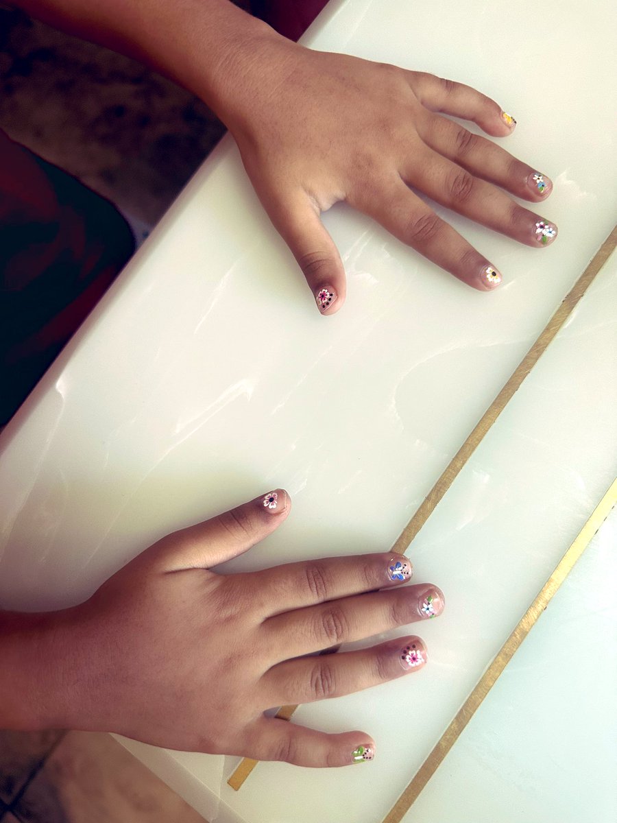kaashseakash's tweet photo. Nail art day on teachers day being holiday 🙌 https://t.co/YELdmXyO47