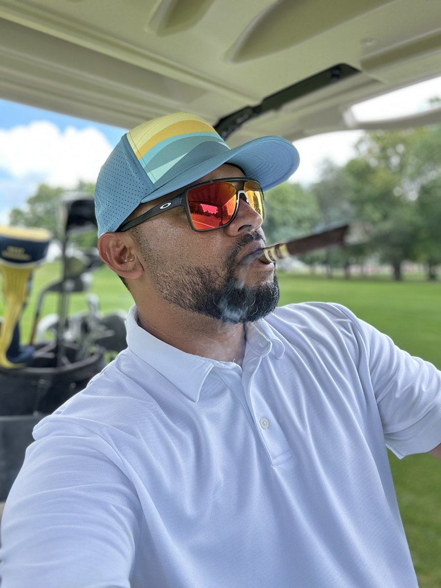 DJimenez4's tweet photo. Solo porque es Monday golf https://t.co/fAvLtNlll3