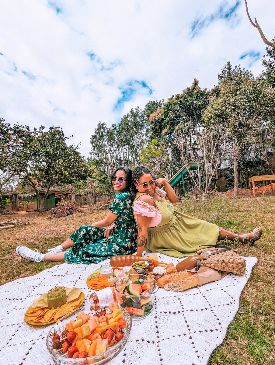 My very first 'real' picnic with friends 🦋💛 I needed that little break, it was such a perfect day !