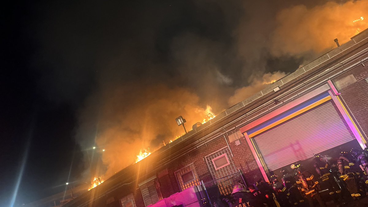 NYCFireWire's tweet image. Queens *4th Alarm* Box 9302. 32-11 Harper St off Northern Blvd. Heavy Fire in the NYC*DOT Warehouse 700x75 1 Story #fdny #nycfire #nycfirewire