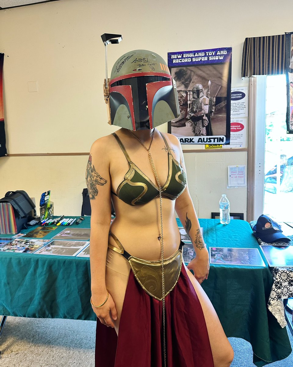 druidicstar's tweet photo. Wearing Boba Fett’s helmet! ❤️thank you #starwars #bobafett #leiacosplay #slaveleia #slaveleiacosplay #starwarsfan #starwarscosplay #starwarscosplayer #starwarscostume #starwarscosplayers #starwarsnerd #cosplay #cosplaygirl #cosplayer #cosplaying #cosplaymodel #cosplaystarwars https://t.co/QdQuaID9pt