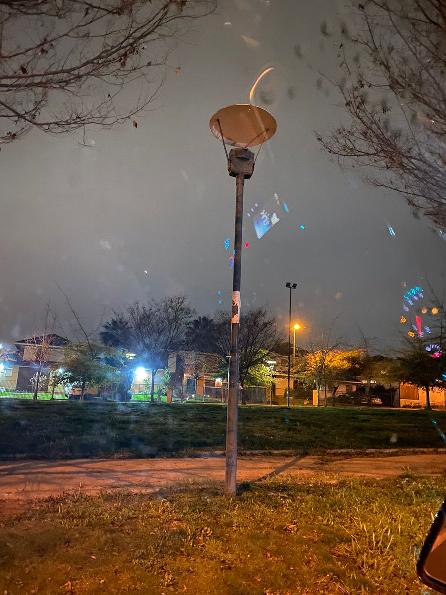 QuebradaDeMacul's tweet photo. Hola @penalolen , como podemos mantener las luminarias de nuestra comuna en buenas condiciones.  Vecinos de Altos del Parque sufren robos constantes y la iluminación de su plaza no permite disipar esto.. https://t.co/X8E0kbewsU
