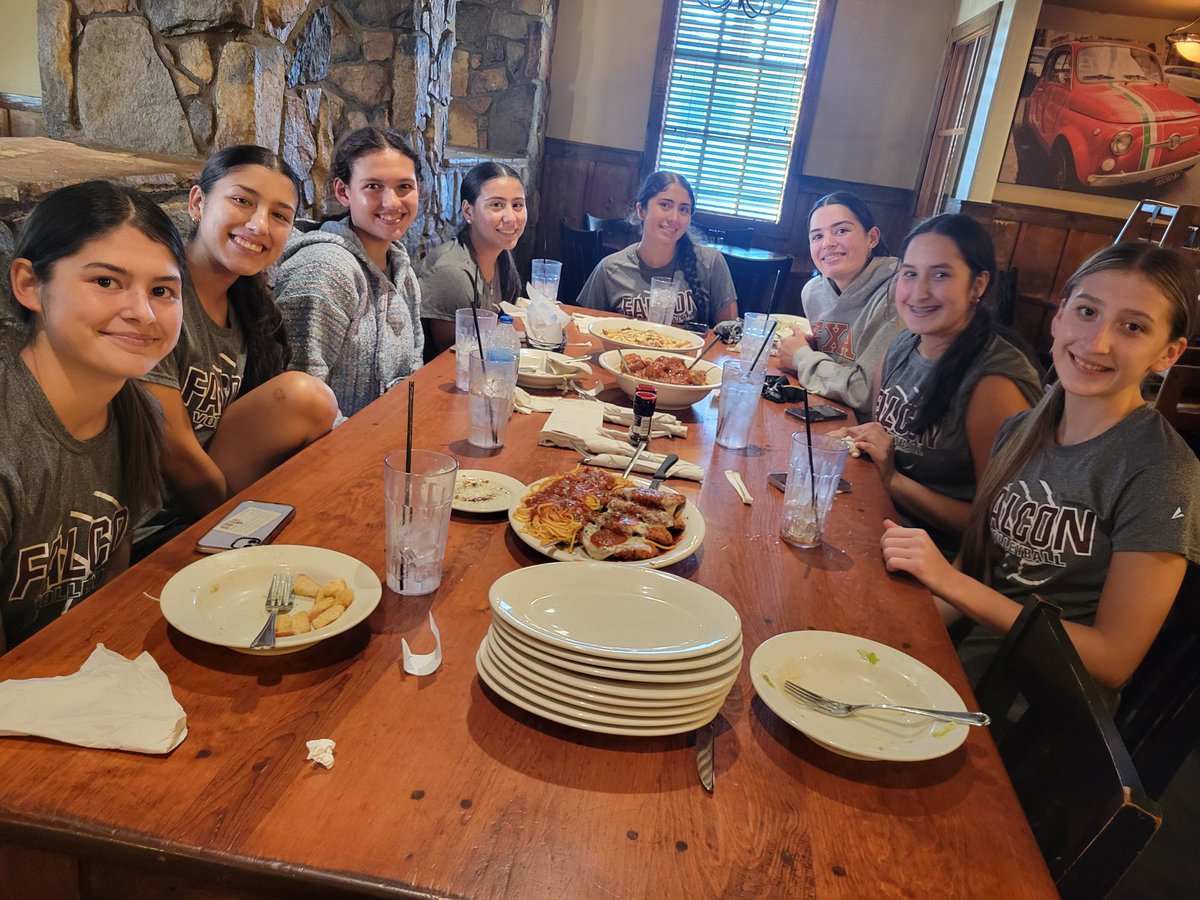 A family that eats together,  wins together,  lol! @LFHSGirlsVBALL #pastanight