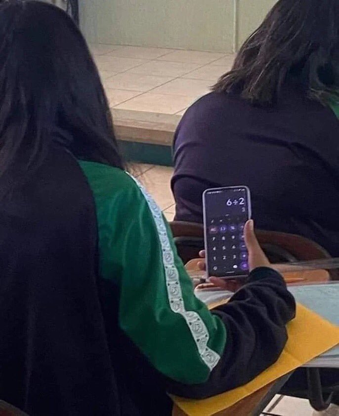 aluna um pouco burra fazendo 6÷2 na calculadora
