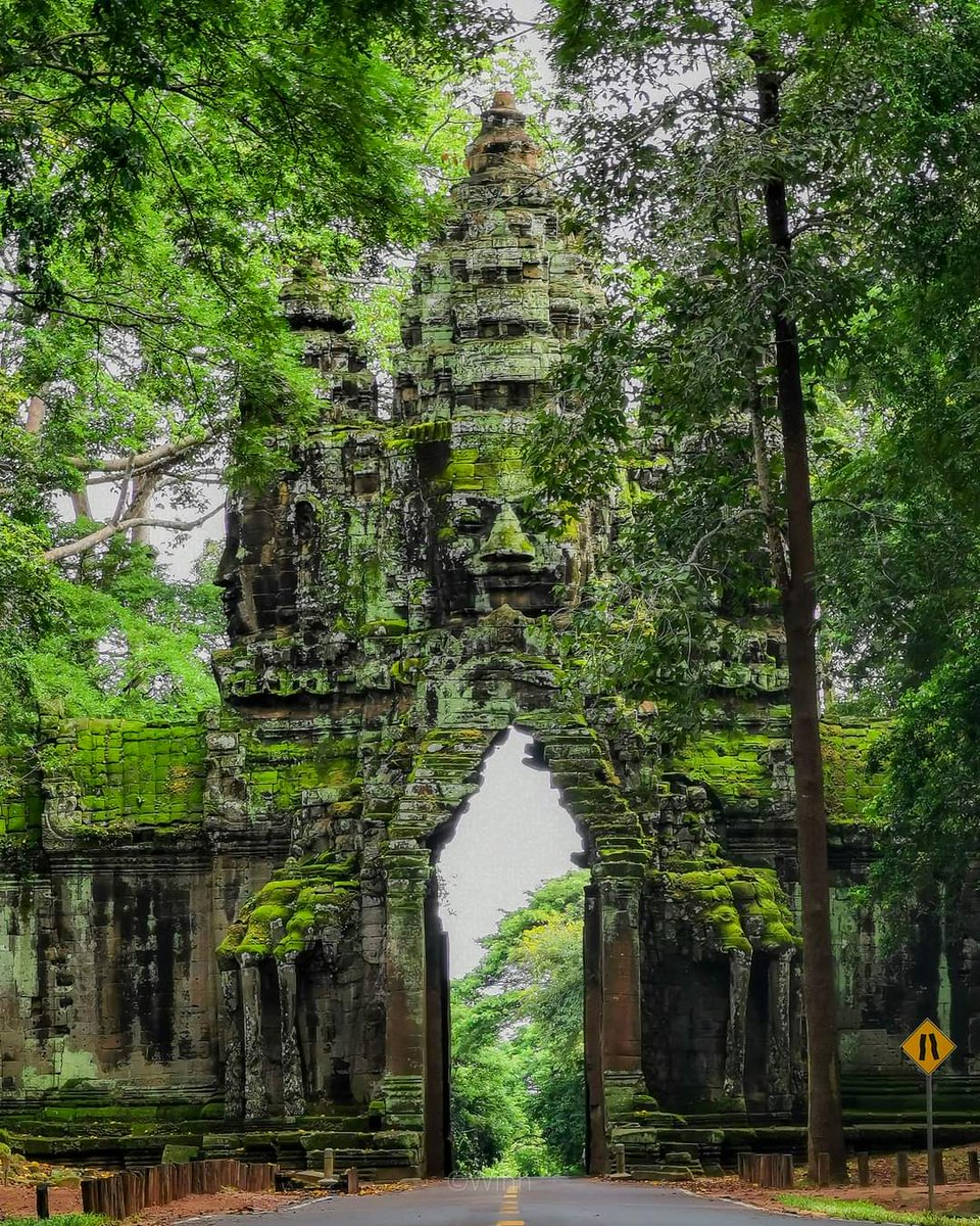 AsiaAdventureKh's tweet photo. Temples in the rainy season. https://t.co/SAnnFa5msI