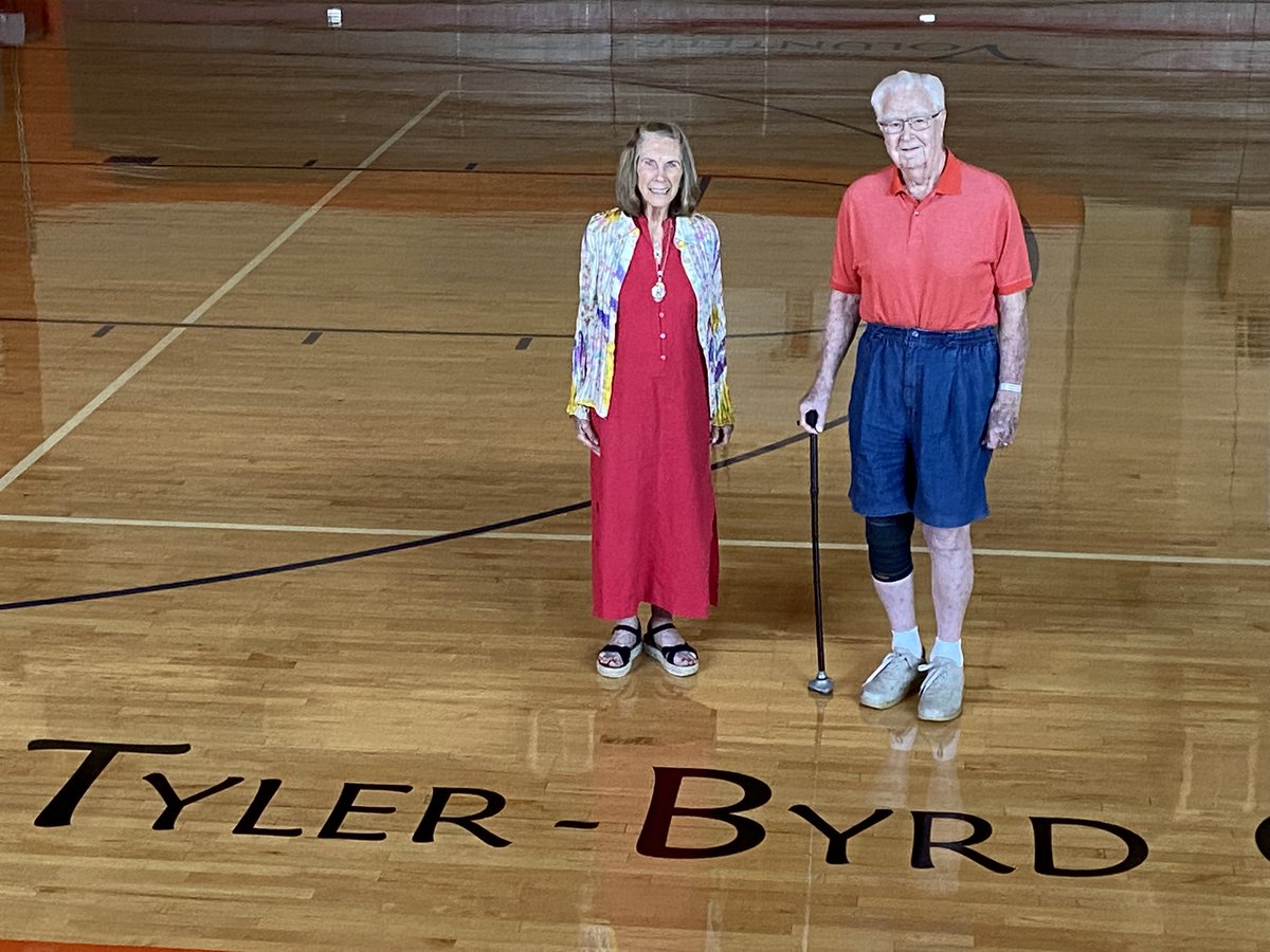 AJVolLegacy's tweet photo. Honoring Coach Byrd and Coach Tyler! #AJVols https://t.co/eKiEXqtnYJ