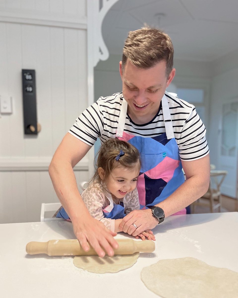 Niceaprons's tweet photo. Pizza  🍕 doesn't fix the world, but it sure comes close. If you find yourself in the heavier moments of life worries, making pizza is a great way to take back your day. It's your day, not the worries of everything around  you. https://t.co/efwDSGcQ1M