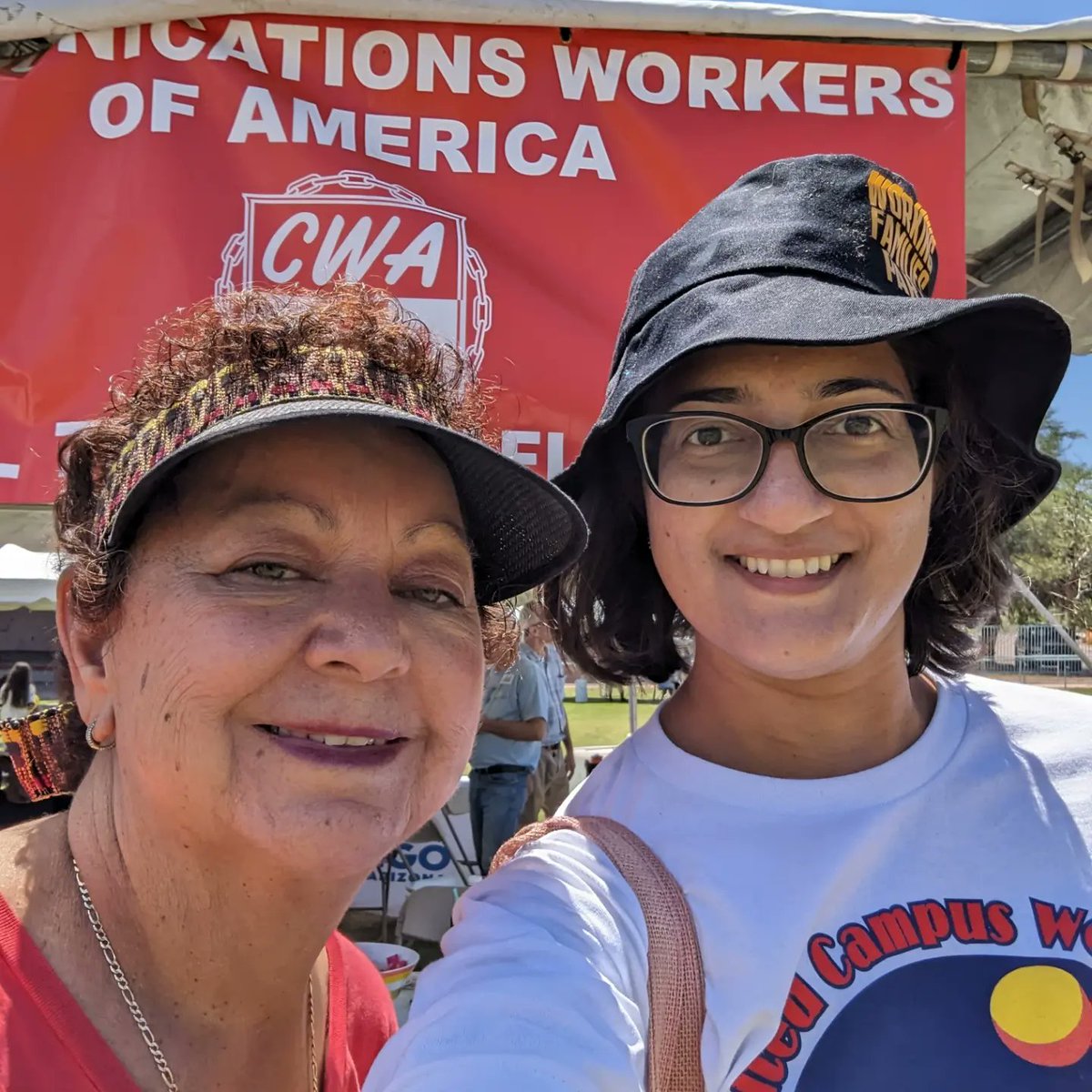 priya4az's tweet image. Celebrated the #HotLaborSummer with union brothers and sisters at the @PALF_AFLCIO Labor Day picnic! I wore my @UCWArizona shirt proudly ✊🏽💪🏽💙 
Keep up the fight for good working conditions!