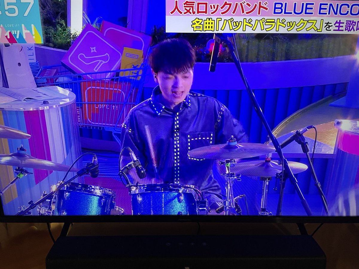 iityobaa's tweet photo. ラヴィットロックに続いて川島さんドラムにもチャレンジしてると思った✨

#ラヴィット https://t.co/uadUvfQiFy