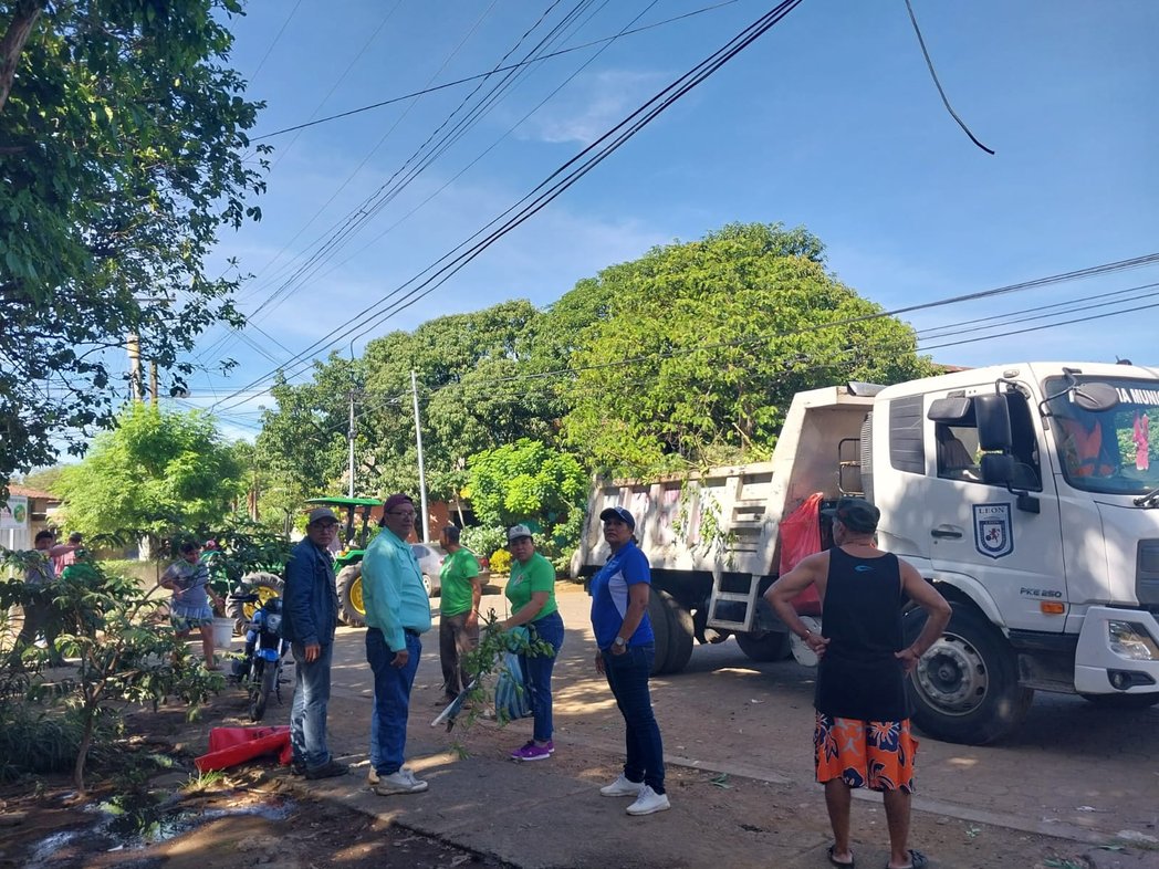 ‼️Éxitosa Campaña Destrucción de Criaderos y Limpieza en FUNDECI León‼️

Realizada con apoyo de Red Comunitaria, población y Alcaldía.
‼️Alerta, Eliminemos el Dengue 🦟‼️
#SilaisLeón
#leóntequierolimpioyverde 
#SinCriaderosNoHayMosquitos 
#LeonRevolucion 
#PatriaBenditaYLibre