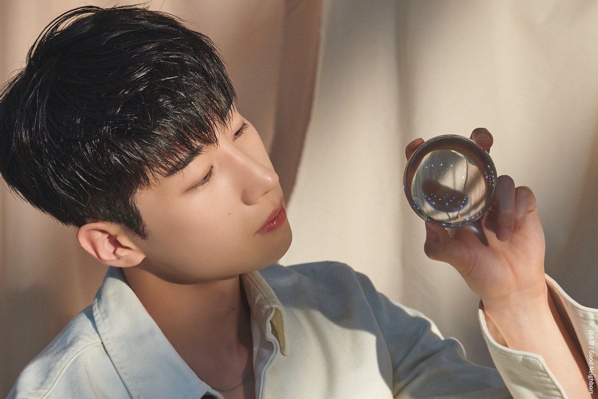 [#한승우]📸

9/5 국제 자선의 날 기념
승우 화보 공개🥰
우야와 모든 분들이
마음 따뜻한 하루를 보내길 바라요❤

정기후원한 모든 한아분들께
한승우의 미공개 화보가 담긴 특별후원증서와
친필 폴라(추첨)를 드려요🎁 
👉 bitly.ws/Rp3Z

#HANSEUNGWOO #HAN_A #한아
<a href="/HanSeungWoo_twt/">한승우(Han Seung Woo)</a>