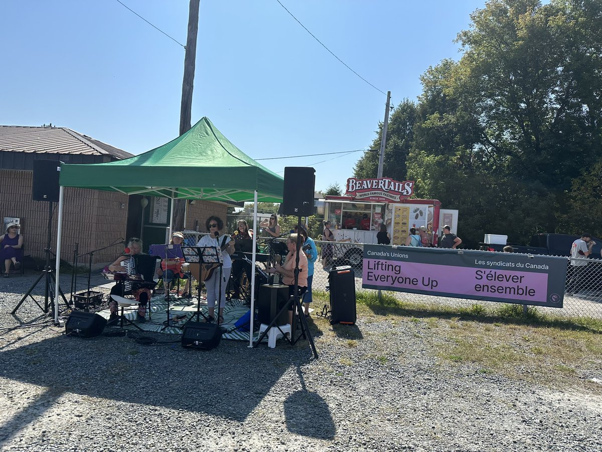 SudburyLabour's tweet photo. Happy Labour Day! A great time was had by all! Thanks to all of the volunteers, the musicians, the organizations that set up booths and gave away goodies, and to the many more who joined us on this beautiful day! https://t.co/LLwpmuP4Hi