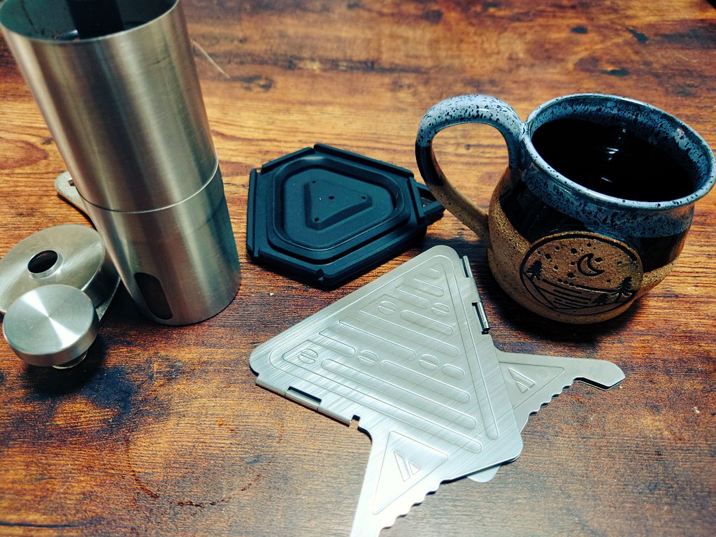 KEC_Camp's tweet photo. 僕がコーヒーを淹れる…だと…☕ https://t.co/sL3halwtmg