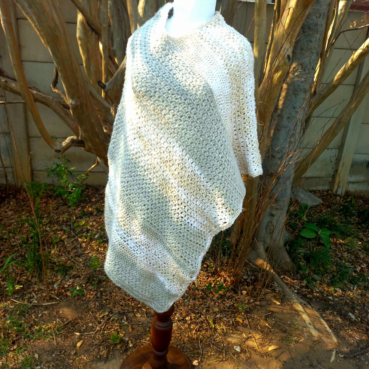 StoutoStuff's tweet photo. Blanket Stitch Poncho 
The perfect fall and winter crochet project ,a great way to add some warmth and personality to your wardrobe,the kind of garment you can throw on when you want to feel cozy and comfortable without sacrificing your personal style.
https://t.co/wiKcsjQAFN https://t.co/hXIM2WGMWZ