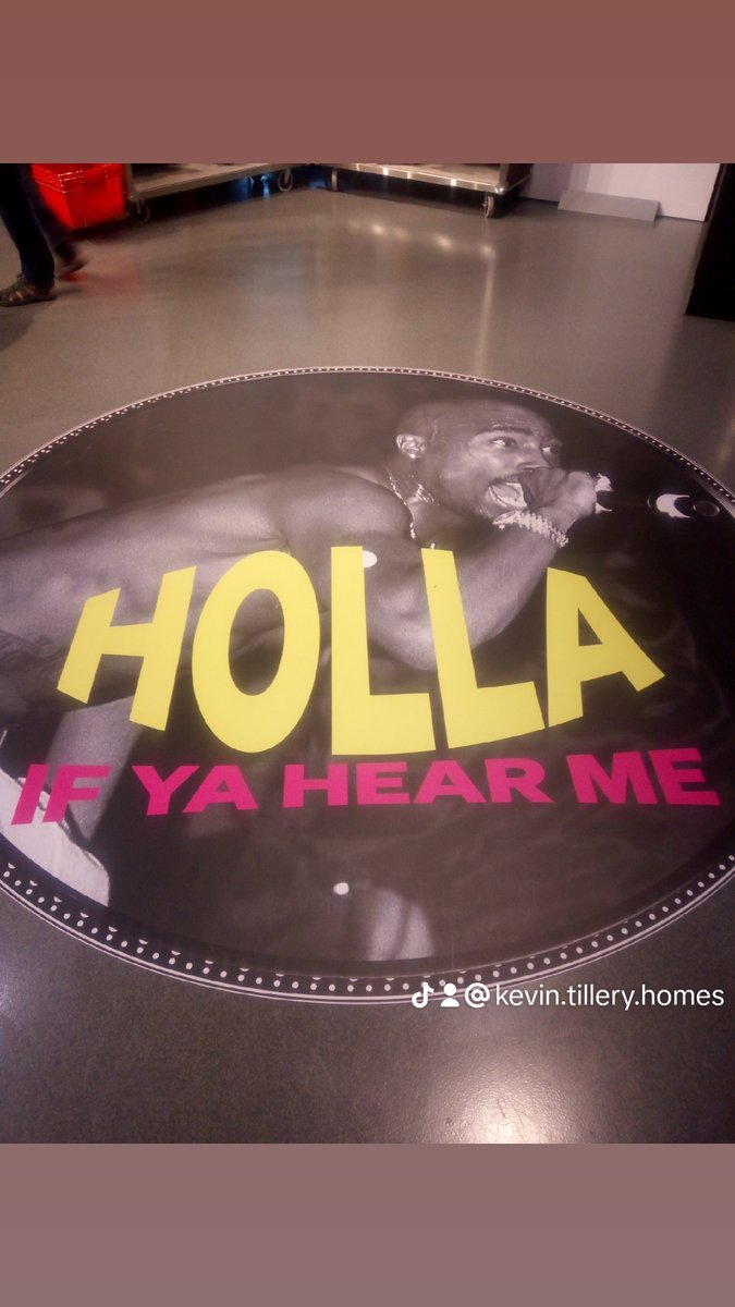 KevTilleryHomes's tweet photo. #RockAndRoll 
#tupac 
#cleveland https://t.co/UNGWtY1rpl