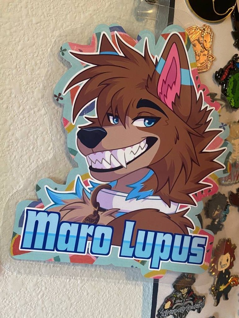 Two badges done today! Used my silhouette to cut the art and backing paper out and my cramp-less hands are crying tears of joy 😭