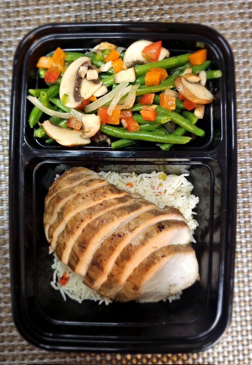 ChefDrew702's tweet photo. Just a little Meal Preppin this fine holiday!
Celery, Lemon & Ginger Juice Cleanse
Soy-Porcini Marinated Chicken
Asian Chicken
Diced Chicken Breast Salad
(Too exhausted to break it all down)
Smash or Pass?!
#MealPrep #PrivateChef #FoodPorn #FoodPhotgraphy https://t.co/pViZiFNBU3
