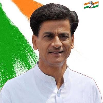 Advocat64625996's tweet photo. @INCIndia की केंद्रीय चुनाव समिति के सभी सम्मानित सदस्यों को हार्दिक बधाई व शुभकामनाएं। 🎉🎉

बेहतर होता यदि इस चुनाव समिति में श्रीमती @priyankagandhi जी एवं फैजाबाद से पूर्व सांसद एवं @INCUttarPradesh के पूर्व अध्यक्ष @DrNirmalKhatri जी को भी प्राथमिकता दी जाती।
@kharge https://t.co/GJc1YYS67h