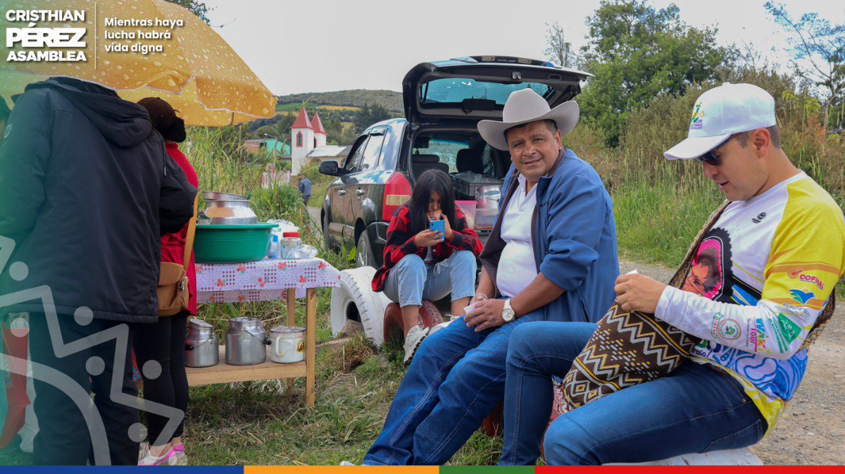 cristhianperezp's tweet photo. 🙎🏻✊🏻🙍🏻♂️|
Estuvimos en el mercado campesino de la vereda de Nangan, En #Tuquerres, escuchando las voces, comprendiendo los desafíos de nuestros campesinos, para trabajar juntos hacia un futuro próspero para todos.🌋
¡MIENTRAS HAYA LUCHA, HABRÁ VIDA DIGNA ✊🏻! https://t.co/kfuleifAYM