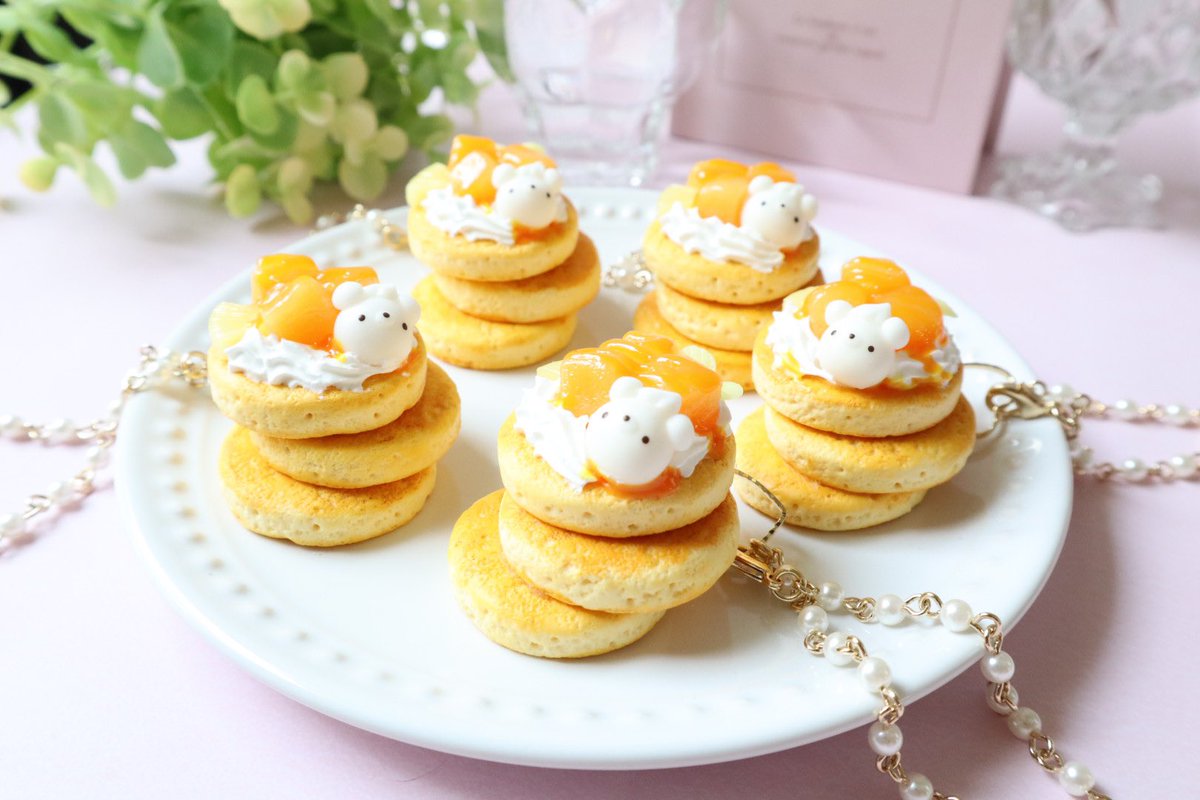 appletea_aloha's tweet image. ハンズ博多店様にて本日より始まります！
@colorless2015 様主催『きらめきめると 』
博多初開催です㊗️
可愛い作品を見に来てくださいね。

くまちゃんシリーズ作品、おすすめです♡

#きらめきめると #colorless#あやぺこ#ハンズ博多#フェイクスイーツ#kawaii#樹脂粘土#スイーツ#いちご#可愛い