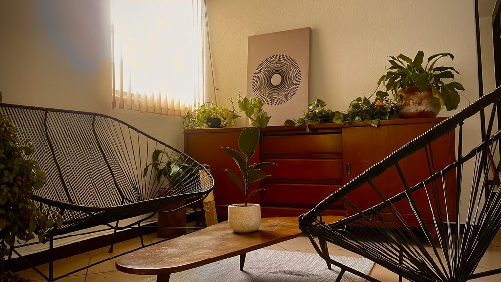 daninininy's tweet photo. Ahí va nuestro interiorismo perros, topen el mueble de los 60’s que herede https://t.co/NNQ4jWzPWo