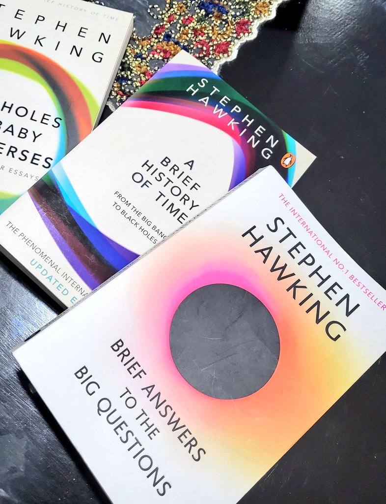 islah_bahrawi's tweet photo. Kegelisahan saya untuk mencari literatur pembanding dari berbagai tulisan Stephen Hawking tentang terjadinya alam semesta akhirnya berujung melegakan. Hawking yang mencetus adanya Ledakan Besar (Big Bang theory) akibat energi Mekanika Kuantum dalam proses terciptanya alam semesta, menarik satu kesimpulan bahwa; "tuhan tidak ada!"

Selama sekian tahun sejak Hawking meluncurkan pemikiran "kontra-teisme" ini, saya belum pernah menemukan literatur yang pas untuk menandinginya, terutama dari perspektif sains yang berbasis teisme. Selama ini buku yang saya temukan hanya tafsir yang merujuk kepada dalil-dalil yang tetap saja eksklusif dan tidak memuaskan, baik yang merujuk kepada Alkitab maupun Al-Qur'an.

Ketika itu saya berfikir, "jika Tuhan ditiadakan oleh Hawking dengan alasan ilmiah, apa mungkin orang-orang yang masih percaya adanya Tuhan tidak bisa membuktikan keberadaanNya secara ilmiah berdasarkan Kitab Suci masing-masing?"

Hingga akhirnya saya menemukannya di sebuah toko buku di kota Tunis, Tunisia. Buku itu adalah tafsir Al-Qur'an yang ditulis oleh seorang Mufassir hebat, Muhammad Tahir bin 'Asyur, yang berjudul "Al-Tahrir wa al-Tanwir".

Di buku ini Bin 'Asyur juga merinci terjadinya alam semesta berdasarkan Al-Qur'an, yang kurang lebih simetrikal dengan temuan Hawking. Bedanya, Bin 'Asyur berbasis teisme dan Hawking kebalikannya.

Meski buku tafsir ini banyak dipengaruhi oleh rujukan Az-Zamakhsyari, tapi Bin 'Asyur tetap berpegangan kepada Maqasid as-Syari'ah yang kuat. Bagusnya lagi, Bin 'Asyur melakukan analisisnya melalui etimologi dan morfologi (balaghah) yang sangat dominan dalam semua penafsirannya.

Tentang proses terjadinya alam semesta misalnya, Bin 'Asyur menulis bahwa alam semesta berasal dari sesuatu yang padu yang kemudian dipisahkan antara satu dengan yang lain. Alam semesta, menurut Bin 'Asyur, berasal dari sesuatu yang betul-betul tidak ada yang kemudian menjadi ada (mirip dengan "Black Hole" yang dicetuskan Hawking).

Prosesnya digambarkan oleh Bin 'Asyur melalui hujan yang diiringi oleh ledakan petir yang menyambar (dalam teori Hawking disebut "koneksitas energi positif dan negatif"). Proses ini yang menyebabkan terjadinya pemisahan antara satu bagian dengan bagian yang lain, yang diistilahkan dengan "Al-Ittishal wal-Infishal" (Hawking juga merinci proses pemisahan ini dalam "Black Hole and Baby Universes").

Persamaan dan perbedaan teori Hawking dengan Bin 'Asyur akan saya tulis lebih rinci pada postingan selanjutnya. Namun intinya, setidaknya saya telah menemukan literatur pembanding dari berbagai premis yang selama ini dipakai Hawking untuk meniadakan Tuhan.

Muhammad Tahir bin 'Asyur adalah seorang Mufassir Al-Qur'an-Hadits dan ahli hukum Islam yang lahir di Tunis, Tunisia, pada tahun 1879, dan wafat pada tahun 1973 di La Marsa, Tunisia.