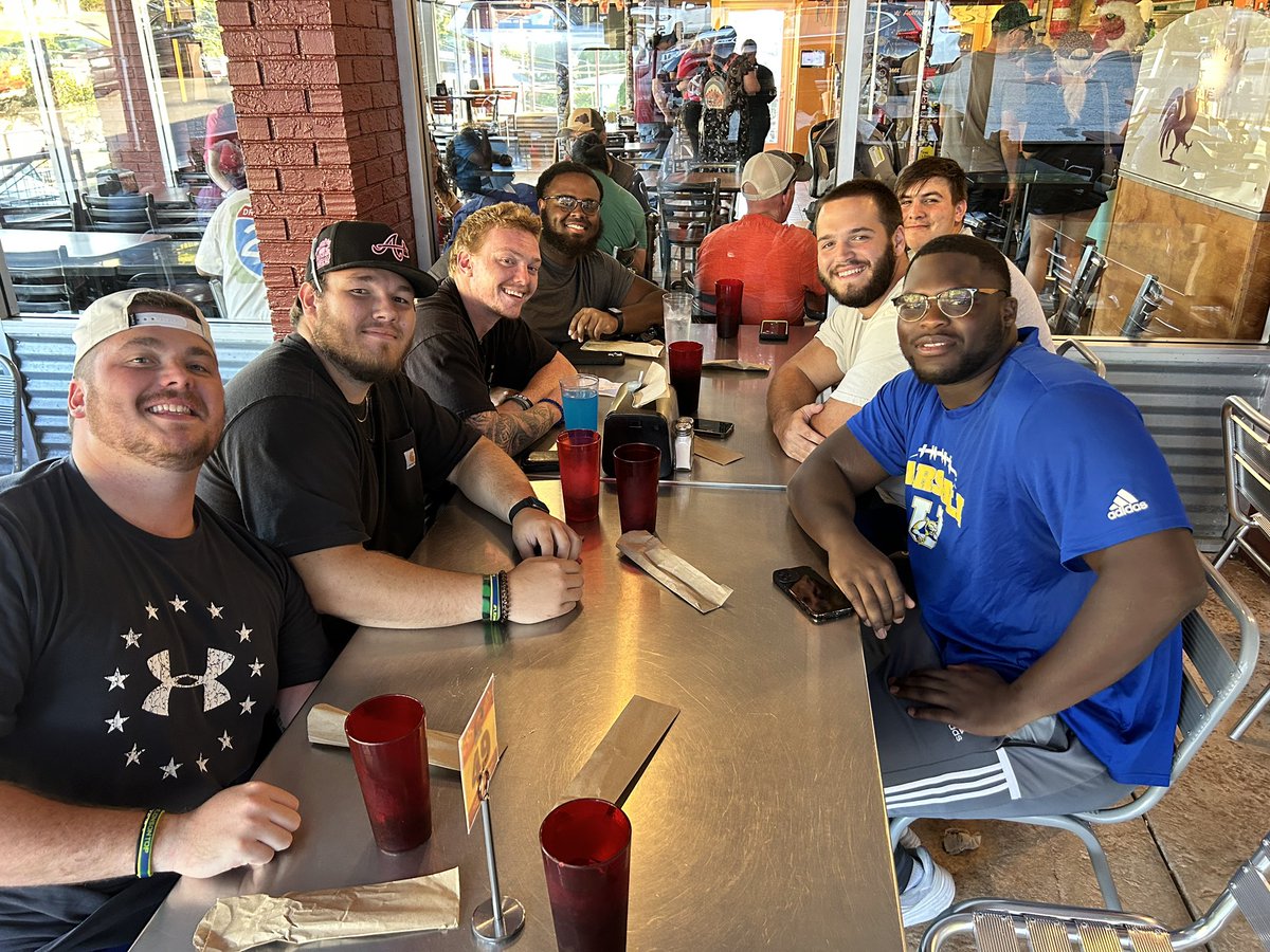 o line dinner for game week !!! thank you for having us <a href="/RockysHotChickn/">RockysHotChknShack</a>