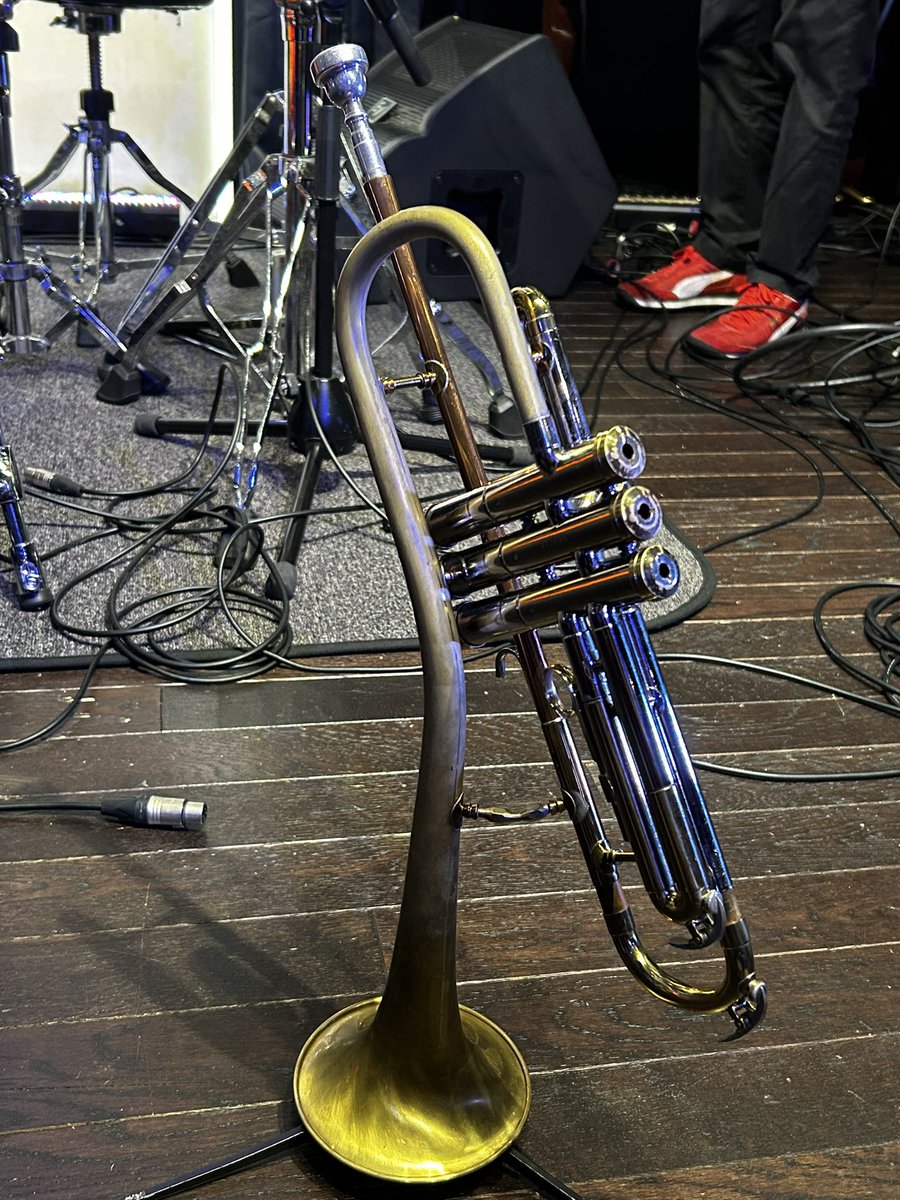 KyoHana11's tweet image. 昨日の興奮冷めやらず🤩
曲のラインナップもドツボだし、毎回時間を忘れる楽しさ
次がすでに待ち遠しい😃
配信買わなかった事だけが、悔やまれる😩
後からは買えないのね
#MZES
#fourgenerations
#須藤満 #則武裕之　#かわ島崇文　#藤井空　#友田ジュン