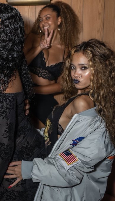 Me behind yo girl https://t.co/8TrSJQ6In8