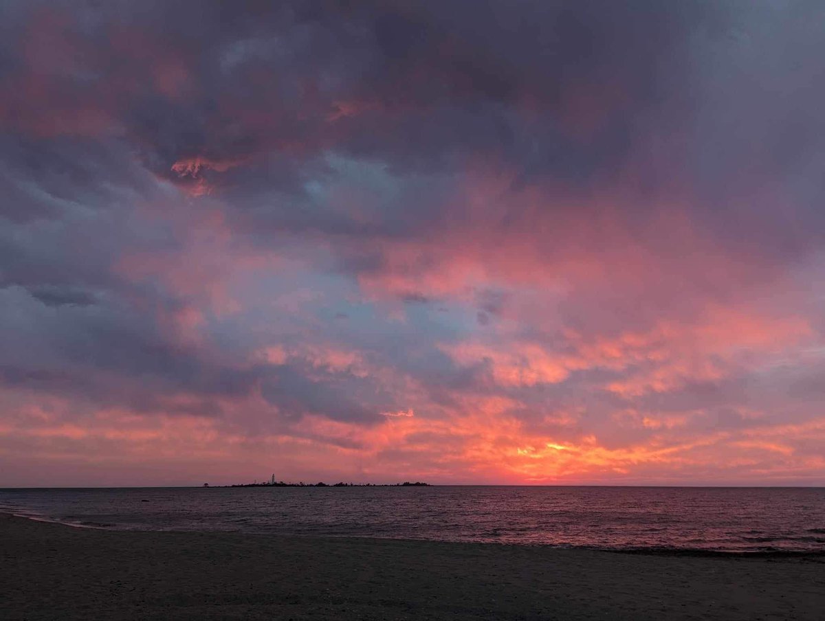 And just like that, summer faded into autumn. #summer #lakehuron #ShareYourWeather #southampton <a href="/weathernetwork/">The Weather Network</a>
