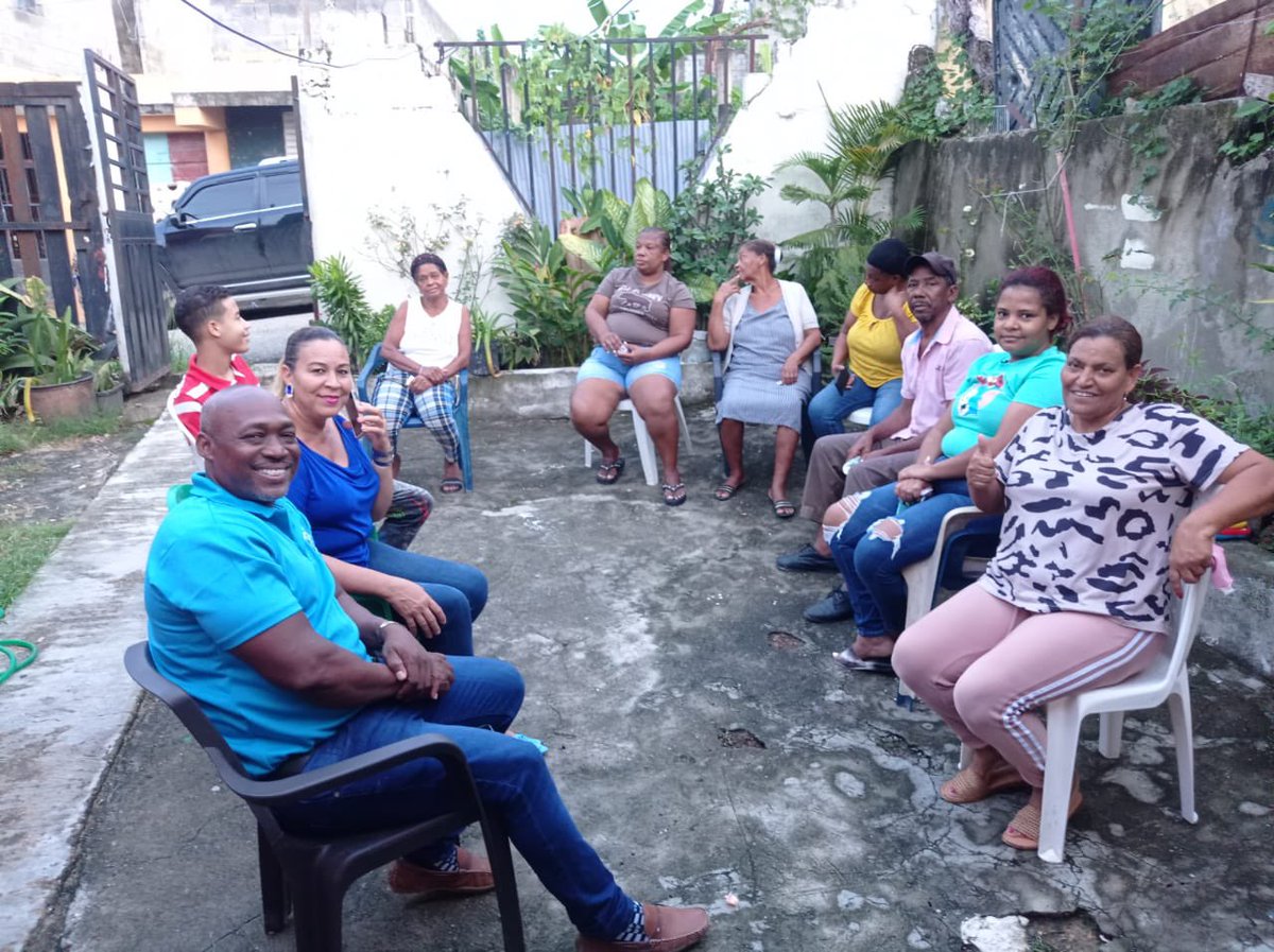 Lucydeleon2025's tweet photo. Reunión en Villa Mella Norte hoy Lunes 04-09-2023 con nuestra amiga y coordinadora Dominga y el Regidor Tony Tejeda Tejeda Muchas gracias por escucharme, cuenten conmigo siempre. 

Seguimos trabajando.

Lucy de Leon DIPUTADA 2024-2028
Ahora Sííí 🎉 💯 🔥 
VOTA PRM 👍🏻 💙 https://t.co/OzfUWkai8K