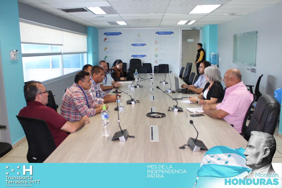 IHTT_HN's tweet photo. El comisionado presidente, @Rafabarahona1, y la directora ejecutiva, Patricia Sabillón, mantuvieron una reunión con un grupo de concesionarios de la modalidad de transporte urbano con el fin de hablar sobre los temas del pago del bono compensatorio y el proyecto de modernización. https://t.co/PaiZnAsWi8