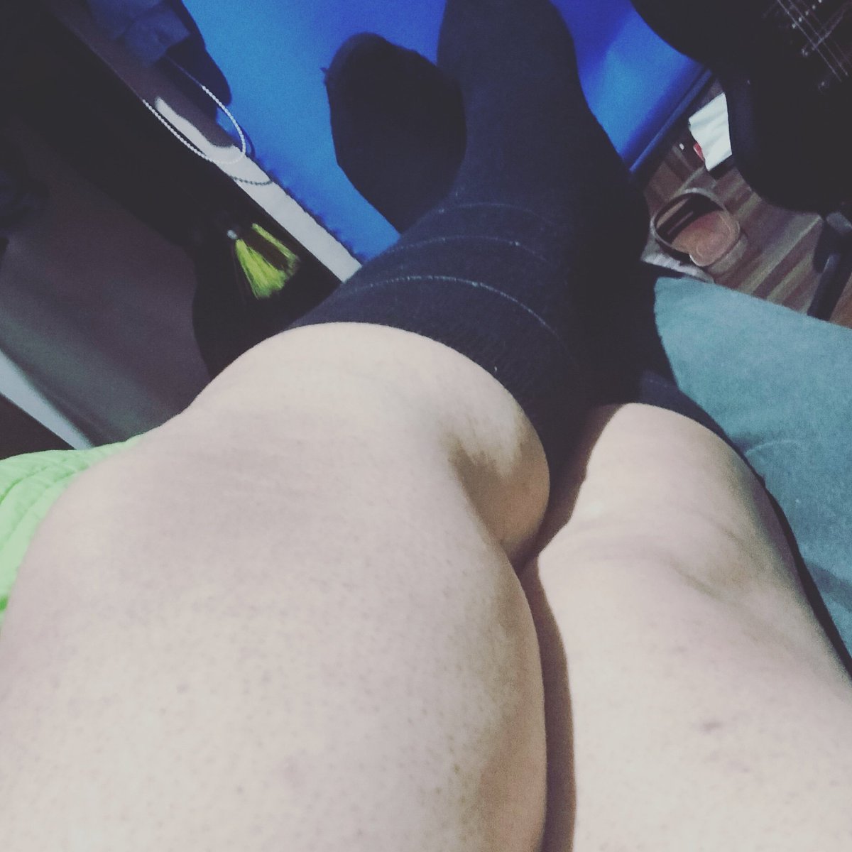 koemitrap's tweet photo. descansando un rato despues de un largo dia caminando 😊

#Femboy #sissyespañol #sissy 
#feetpic #feetcontent #femenineboy https://t.co/OYzDEdZReE