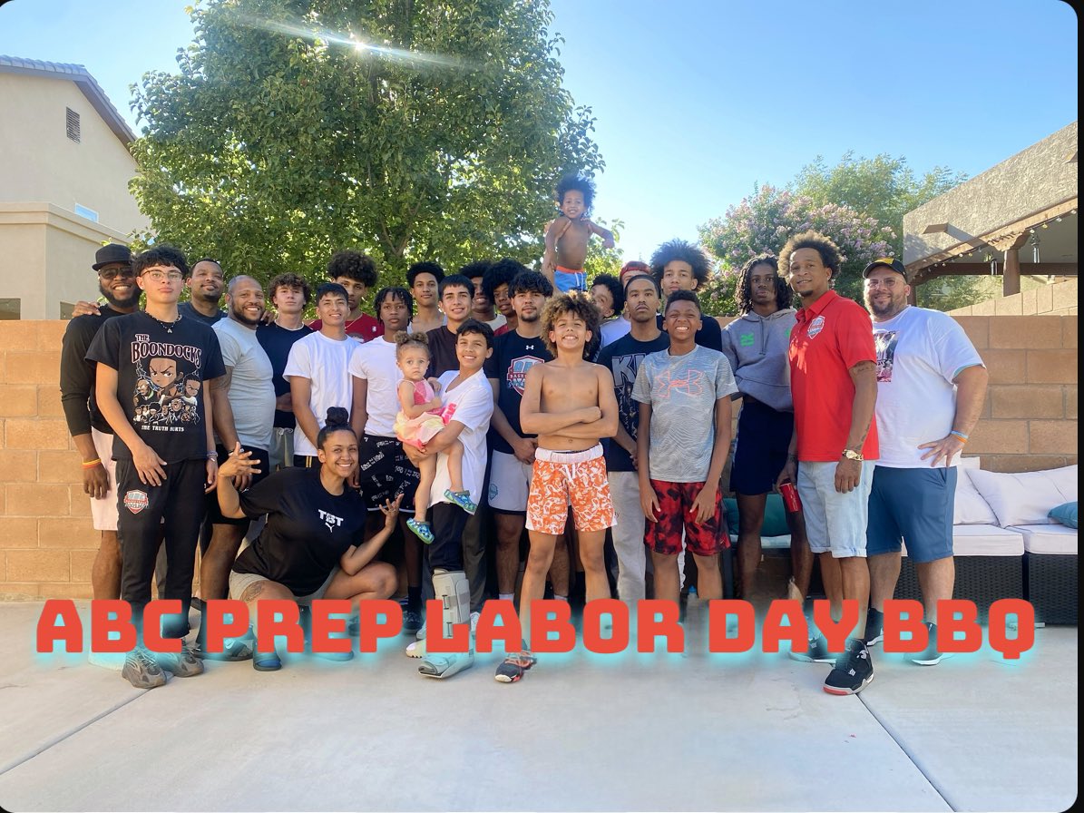 AlbuquerquePrep's tweet photo. Family outside of family #abcprep #abcbasketball #abcbasketballclub @coach_bmase @DaireseG @Official_CGary @PrenticeDarren @lobolaneblog https://t.co/PCFtnV4Sax