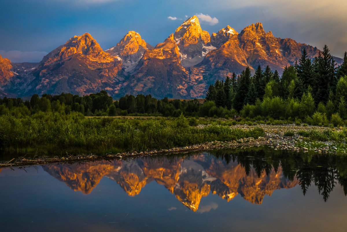 DoyleDawes's tweet photo. The world-famous and spectacular Tetons attract visitors from all over the globe and never fail to impress residents of the area every day with their beauty.

#doyledawes #jhsir #jacksonholesothebys #sothebys #jacksonholesir #jacksonwy #onlysothebysrealty #jacksonhole https://t.co/3kC8a01yYw