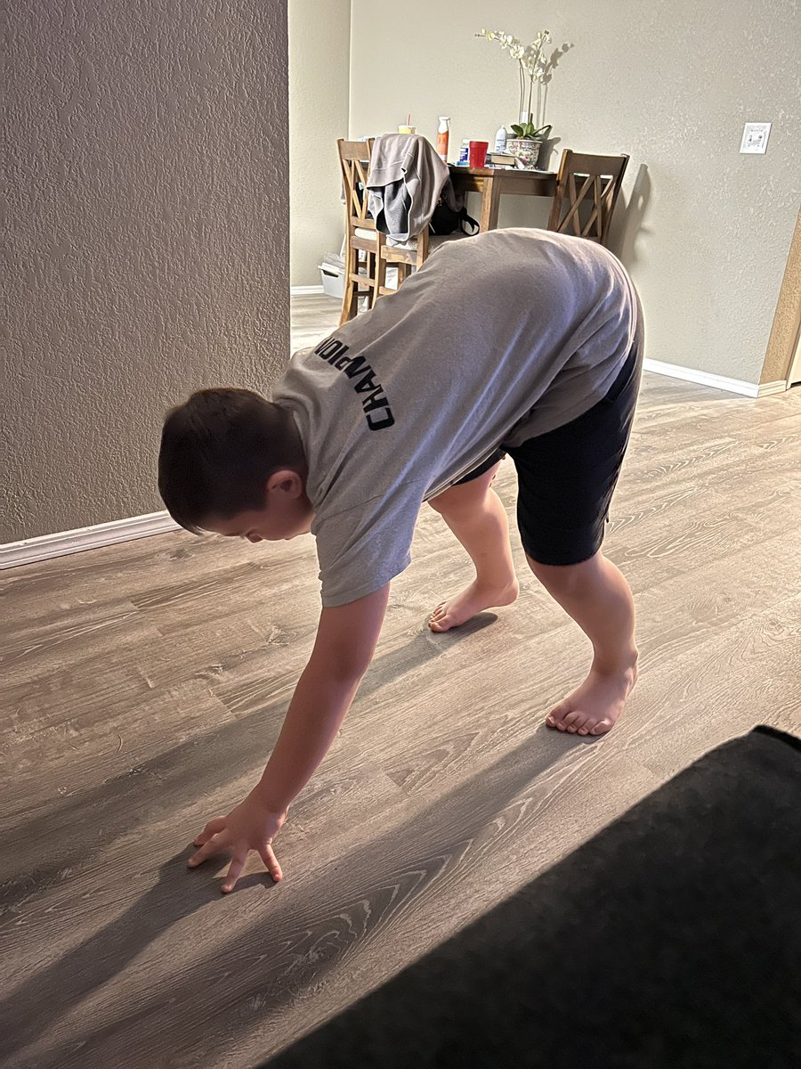 Justin Smith (@coach_j_smith) on Twitter photo How many 10 year olds working hand trades on a Monday night? #KneeRoll #2ndLevelDefenders <a href="/Harding_FB/">Harding Football</a> <a href="/Flexbonenation/">Flexbone Nation</a> <a href="/CoachBray_/">Bryce Bray</a> How many 10 year olds working hand trades on a Monday night? #KneeRoll #2ndLevelDefenders <a href="/Harding_FB/">Harding Football</a> <a href="/Flexbonenation/">Flexbone Nation</a> <a href="/CoachBray_/">Bryce Bray</a>