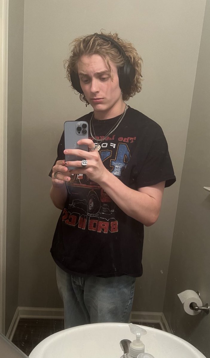 CaspLOL's tweet photo. Rare sighting of me wearing jeans … https://t.co/pm1JUYkZD7