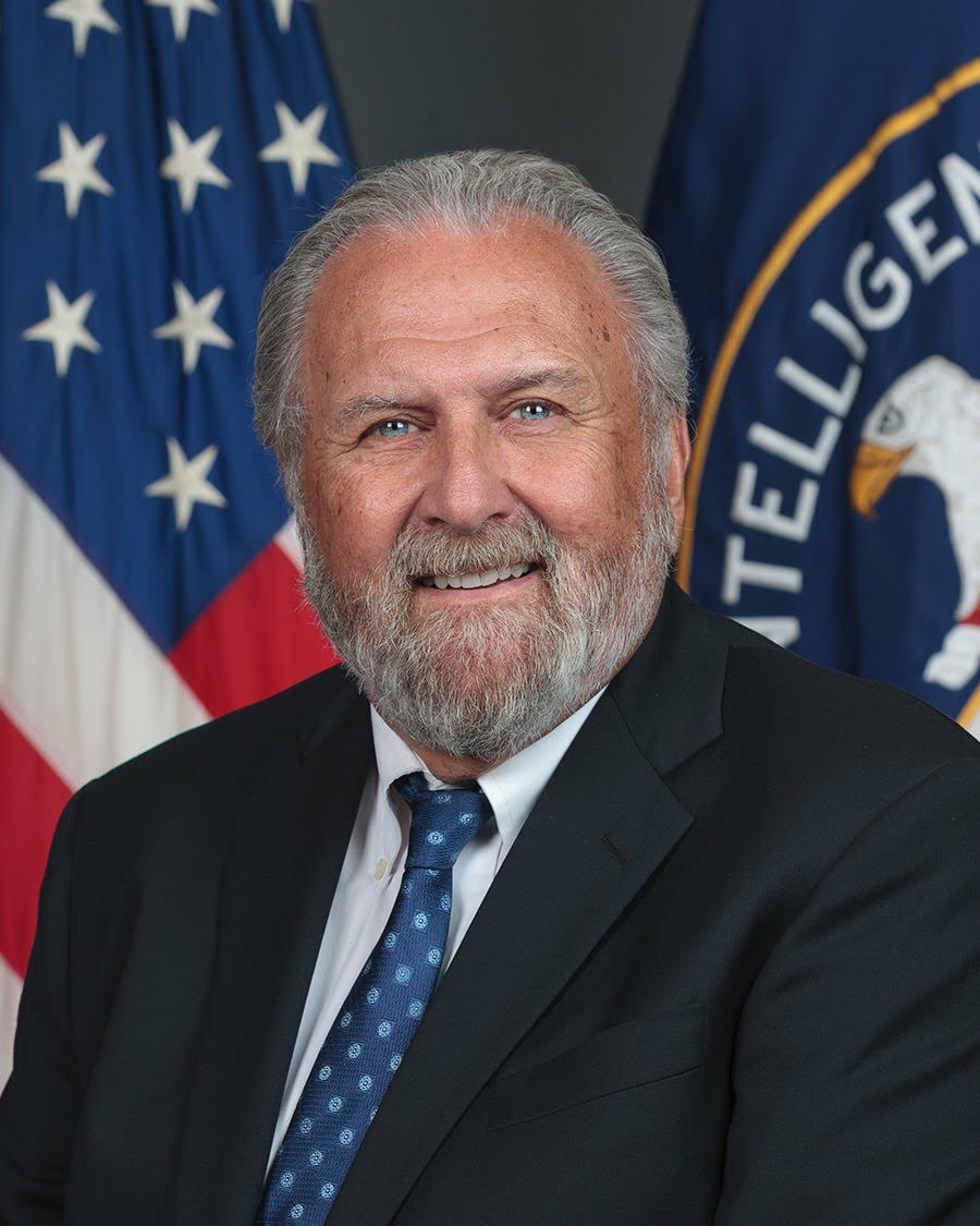 MACGYVER_RAMBO's tweet photo. @SukeySasnj LOOK AT MY PICS THEN THE 2 PEOPLE STANDING IN BETWEEN THE AMERICAN FLAG AND THE CIA FLAG THE FEMALE IS GINA CHERI HASPEL THE FIRST FEMALE DIRECTOR OF THE CIA (D/CIA) MY MOTHER NO LESS THE MALE WAS THE DEPUTY DIRECTOR OF THE CIA VAUGHN BISHOP UNDER MY MOTHER UNDER https://t.co/9Vj5121hXM