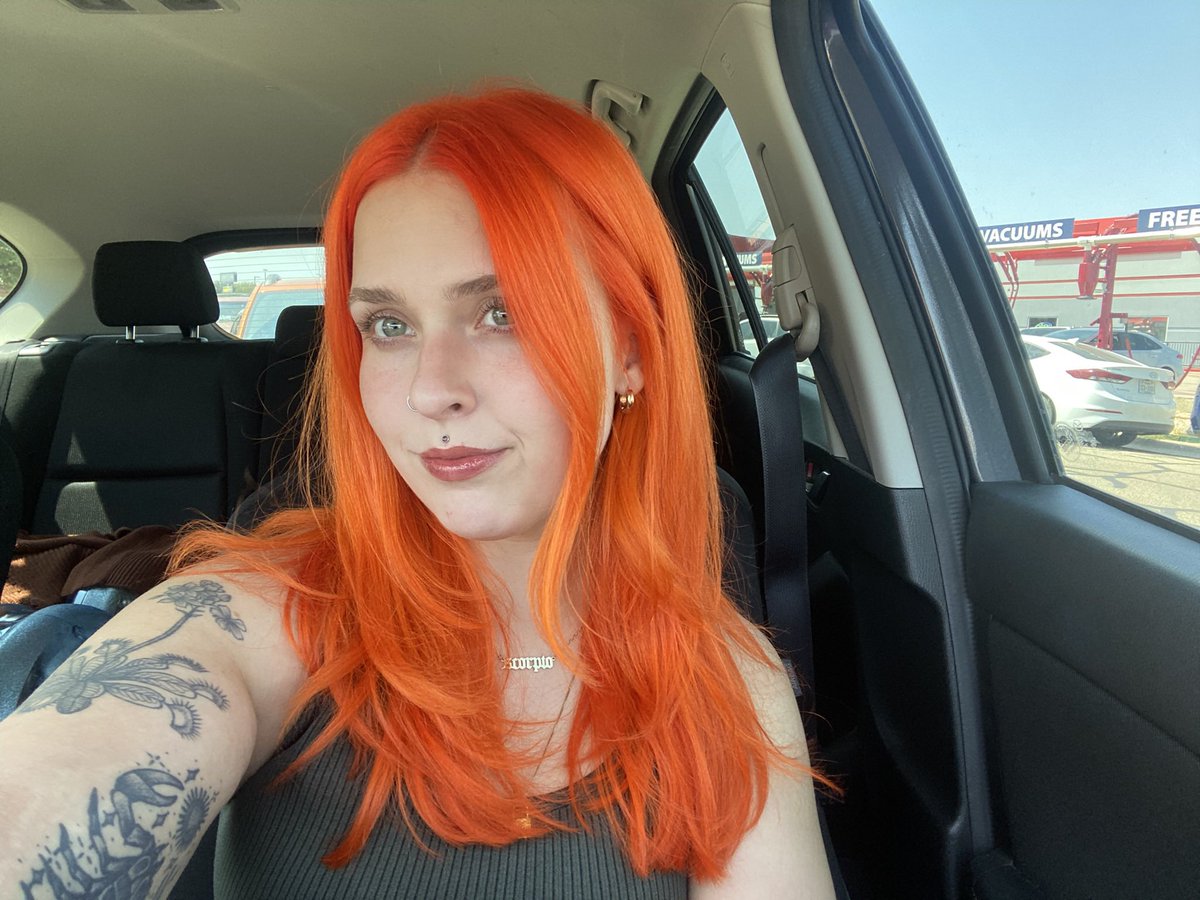 organicemo's tweet image. same picture 🥕