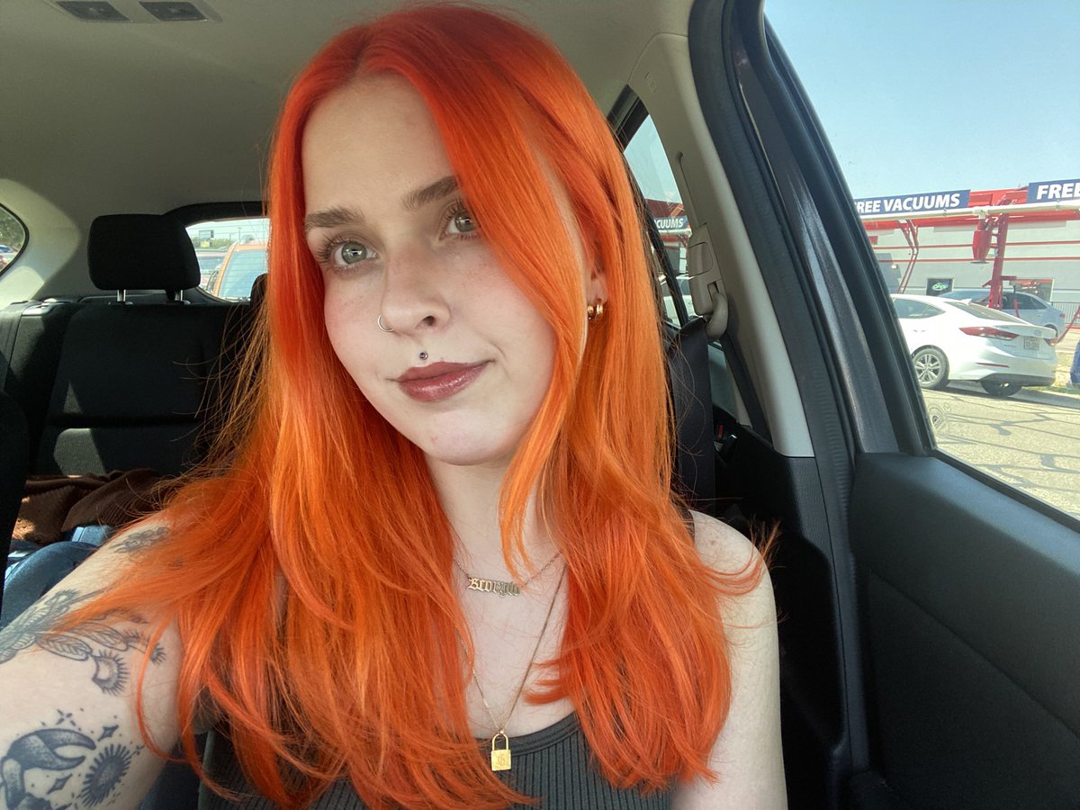 organicemo's tweet image. same picture 🥕